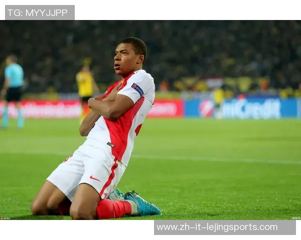 足球巨星求学路:从绿茵场到校园课堂的跨界挑战与成长 足球巨星求学路:从绿茵场到校园课堂的跨界挑战与成长